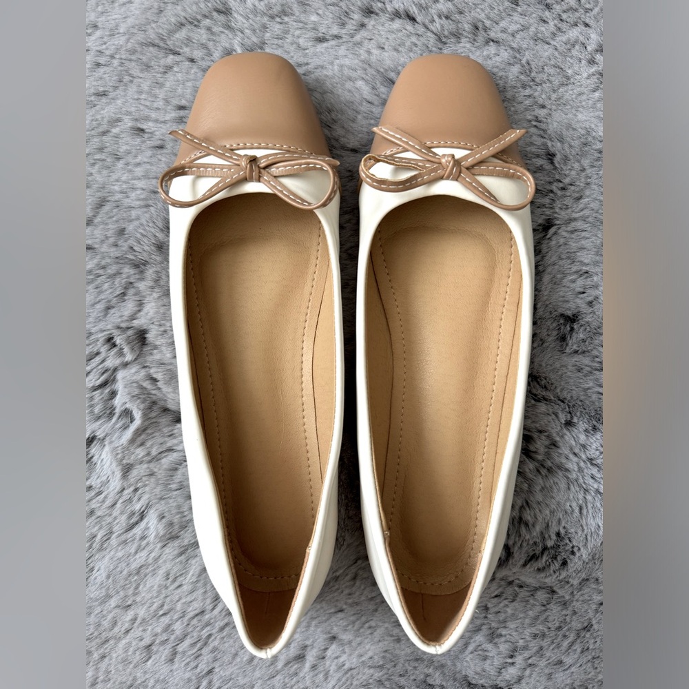 Two tone ballet flats with bows